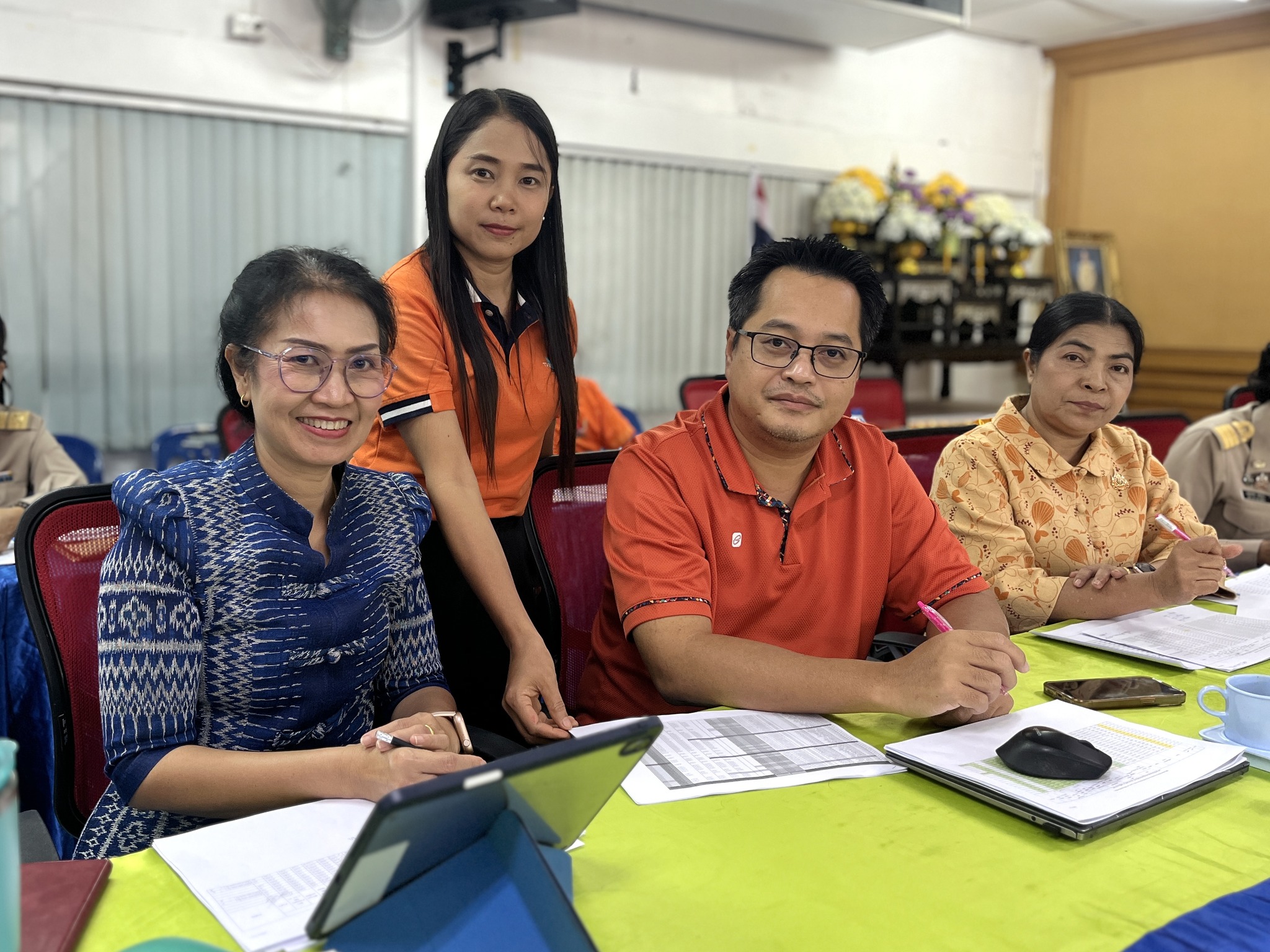เข้าร่วมการประชุมพิจารณาตรวจสอบความถูกต้องการปรับค่าตอบแทนพนักงานราชการ สังกัดสำนักงาน สกร.ประจำจังหวัดศรีสะเกษ