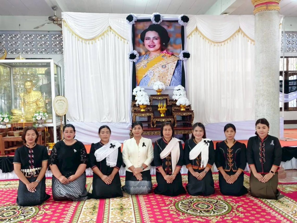 ร่วมพิธีทำบุญตักบาตรถวายพระราชกุศล สมเด็จพระนางเจ้าสิริกิติ์ พระบรมราชินีนาถ พระบรมราชชนนีพันปีหลวง